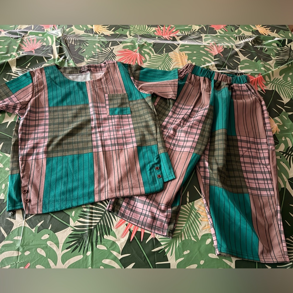 LoveU. Dear Green Black Brown Color block Top Capri Outfit 1XL Women’s Set